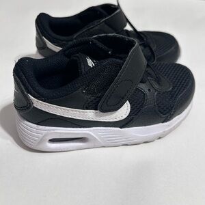 Nike Air Max SC toddler shoe, available in a black and white colorway size 9C